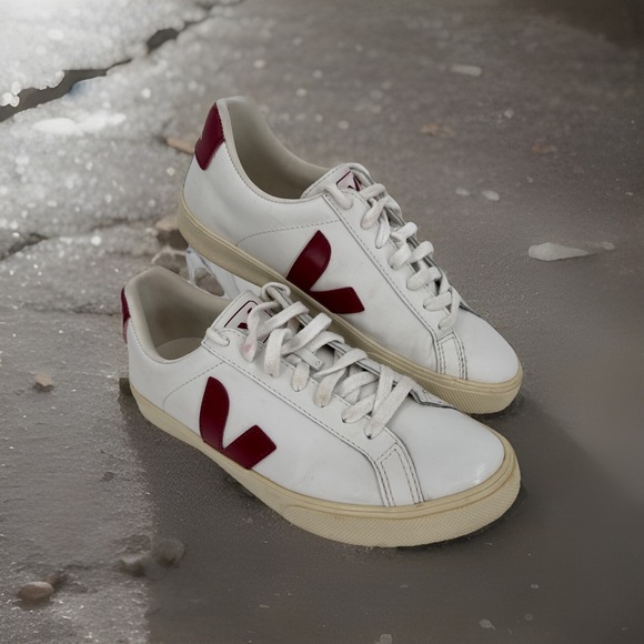 Veja Campo T2 Sneaker White & Red Leather Women's Size US 6 EU 37 - Picture 1 of 13